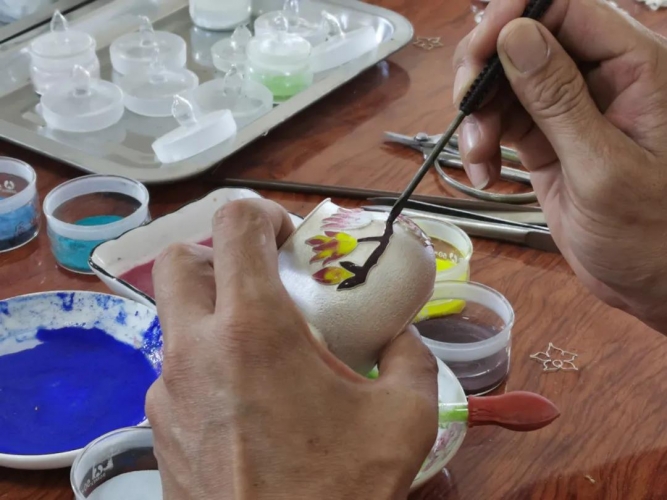 永胜县非物质文化遗产珐琅银器走出国门