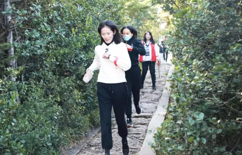 古城区投资控股集团庆祝古城区第十八个环卫工人节系列活动闭幕！