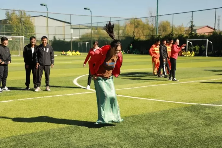 古城区投资控股集团庆祝古城区第十八个环卫工人节系列活动闭幕！