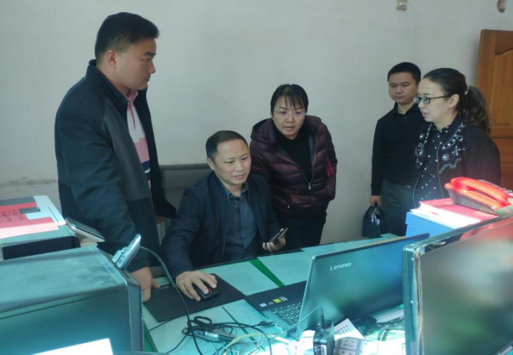 云南省政府副秘书长、省信访局局长邹萍到丽江市华坪县督导调研信访工作