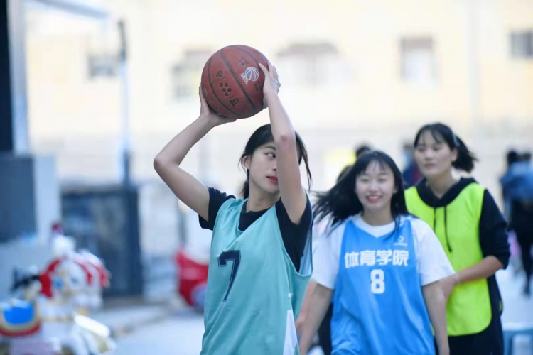天雨流芳·文旅大集丨滑板挑战赛、街头篮球、足撞球……“青年文化周”活动精彩纷呈