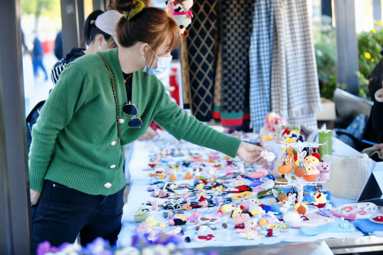 天雨流芳·文旅大集丨滑板挑战赛、街头篮球、足撞球……“青年文化周”活动精彩纷呈