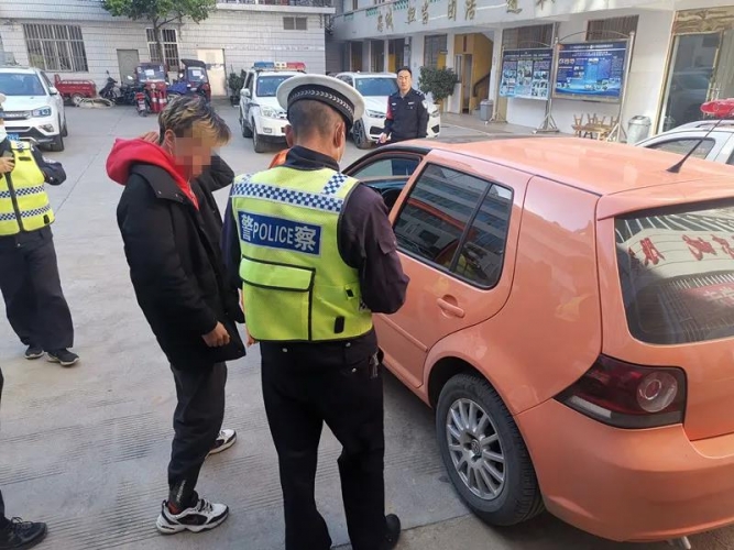 深夜飙车“炸街”扰民 民警严查处理