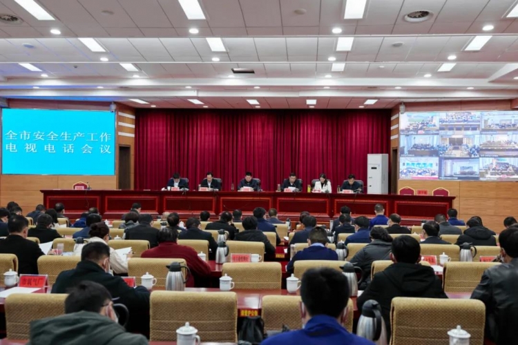 丽江市政府召开全市森林草原防灭火工作会议