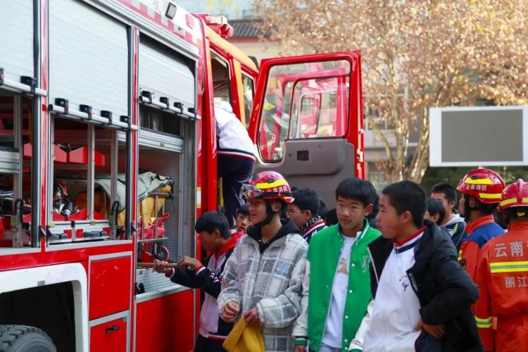 丽江市“消防安全进校园”活动,走进实验学校