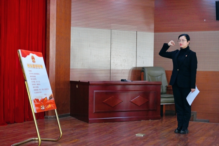 丽江市文化和旅游局全体工作人员向宪法宣誓！