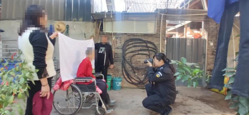 永胜民警上门为高龄老人办证