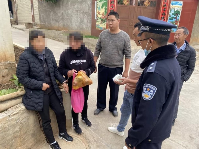 永胜县涛源派出所抓获两名使用假币人员