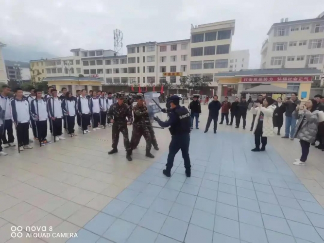 永胜县第四中学2100余名师生参与反恐演练活动