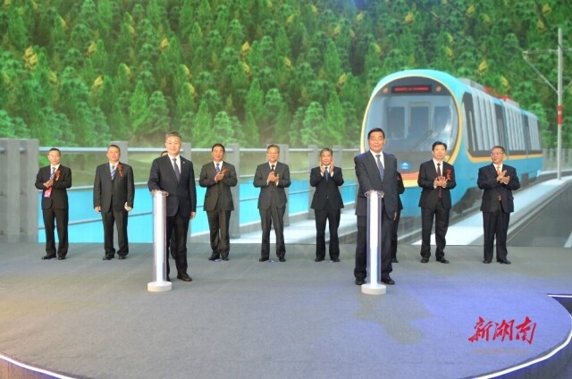 全球首列观光山地旅游列车株洲下线，为云南丽江量身定制