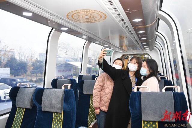 全球首列观光山地旅游列车株洲下线，为云南丽江量身定制