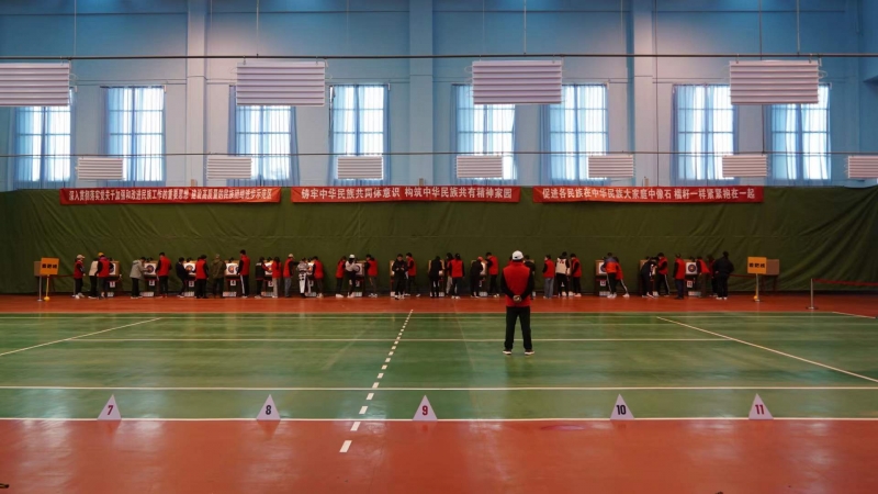 共32个代表队400多名运动员参加，这项省级体育锦标赛在丽江市开赛……