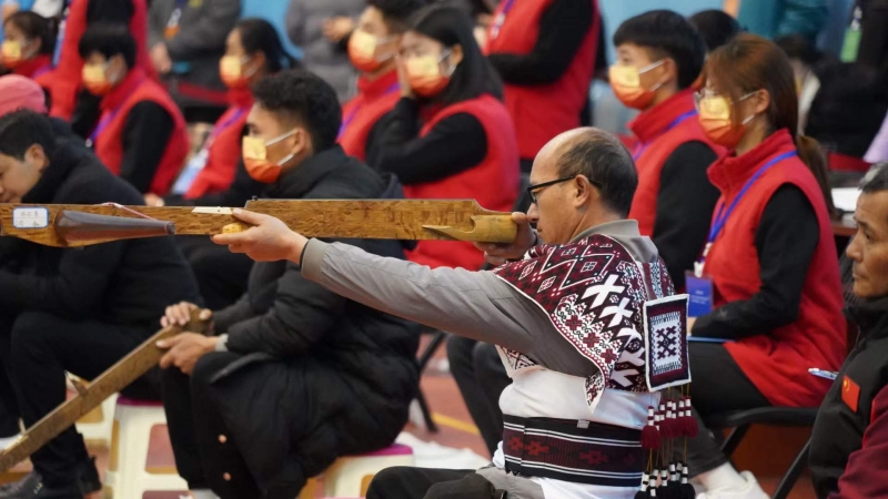 共32个代表队400多名运动员参加，这项省级体育锦标赛在丽江市开赛……