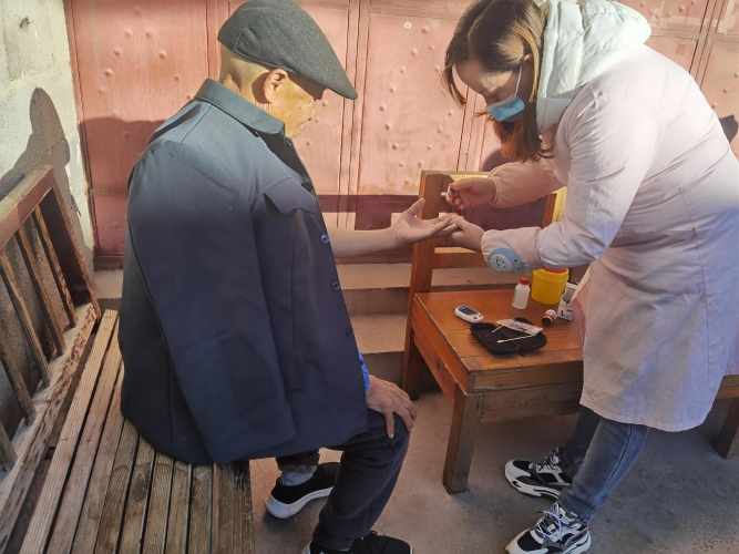 古城区金山街道上门服务，为60岁以上老人开展健康体检