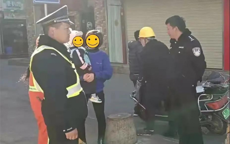 古城民警热心帮助走失小男孩寻回家人