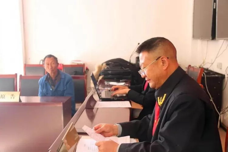 兄妹三人不养老？ 拍照取证表“孝心”？老人一纸诉状将其告上法庭