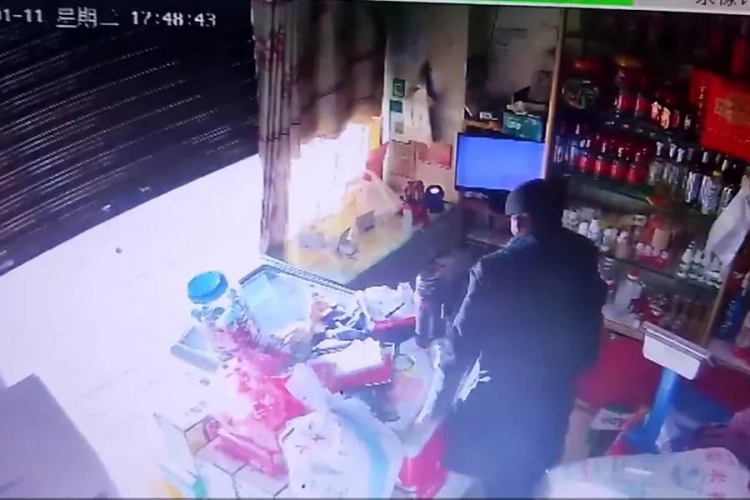 因大意未锁门导致店内现金被盗，宁蒗民警快速破案抓获嫌疑人