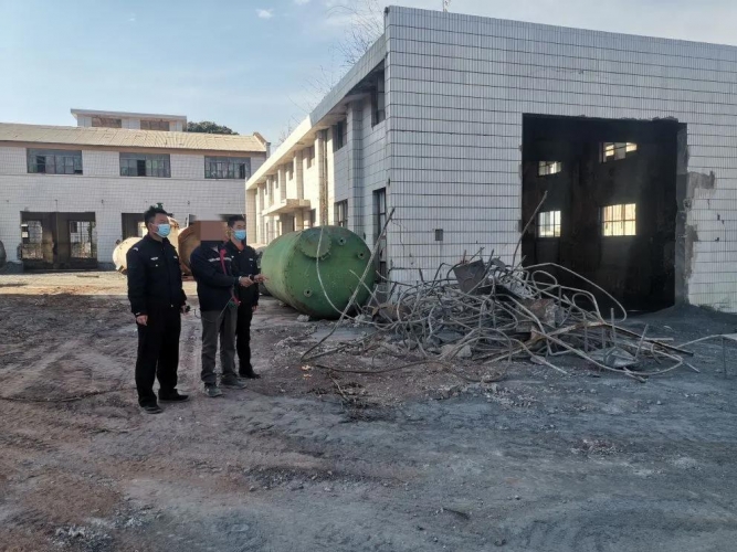 永胜一小偷“愚公移山”式盗走600多公斤废旧金属  近日，期纳派出所快速破获一起盗窃案，抓获违法嫌疑人一 ...