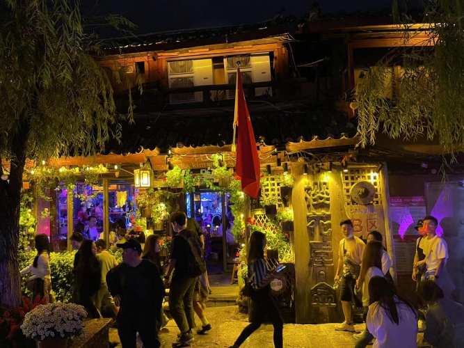 “点亮”夜间经济  让丽江古城越“夜”越美丽 (8).jpg