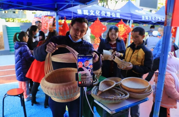 华坪县开展线上年货节暨网红直播带货活动