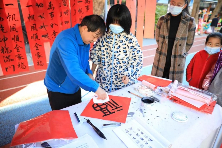 华坪县开展线上年货节暨网红直播带货活动