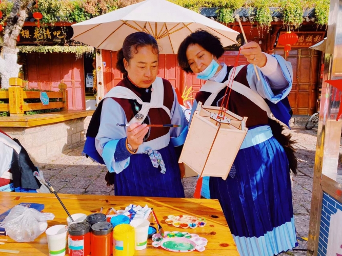 大研街道首届年货节正式开启  快来丽江古城四方街感受不一样的年味儿 (5).jpg