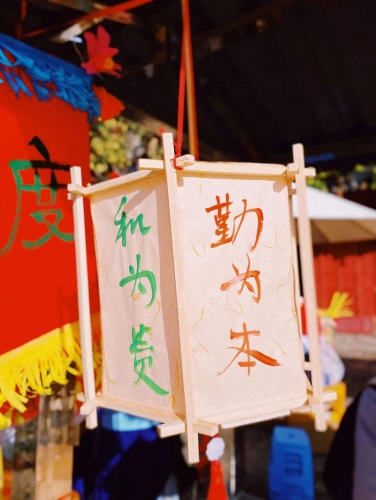 大研街道首届年货节正式开启  快来丽江古城四方街感受不一样的年味儿 (6).jpg