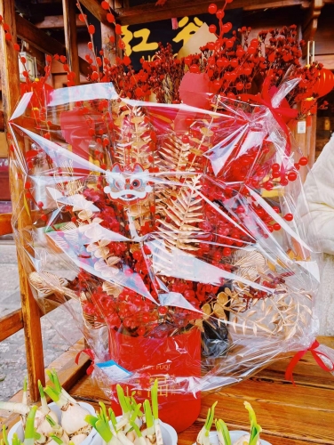 大研街道首届年货节正式开启  快来丽江古城四方街感受不一样的年味儿 (12).jpg