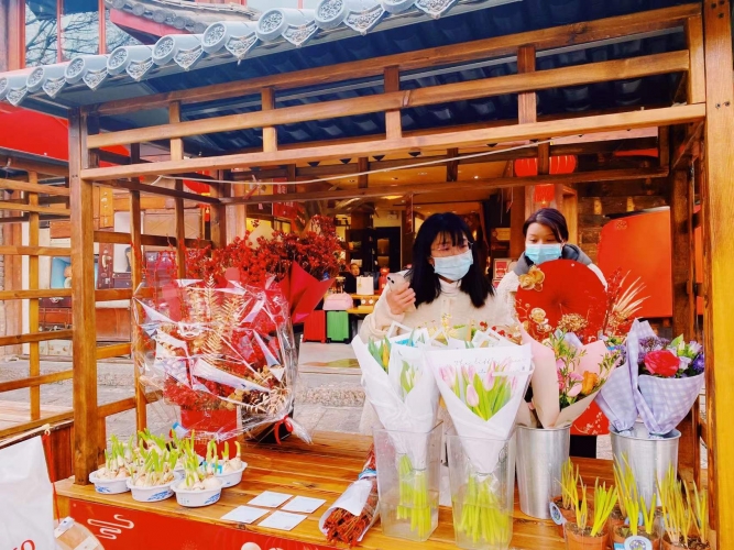 大研街道首届年货节正式开启  快来丽江古城四方街感受不一样的年味儿 (14).jpg