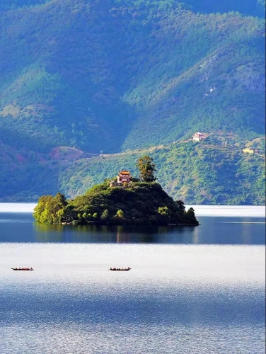 将搬迁至华坪县中心镇河东村（