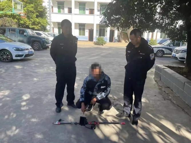 华坪警方查获首起利用可视锚鱼器非法捕捞水产品案