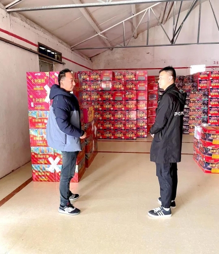 丽江市市场监管局开展节前烟花爆竹质量安全专项监督检查