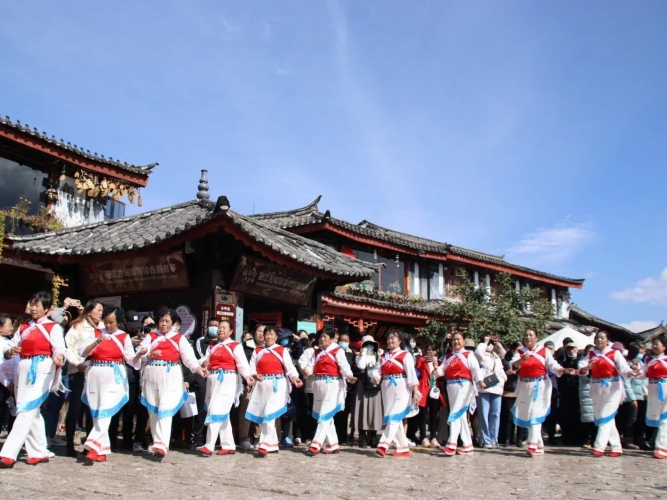 春节假日，丽江共接待游客72.53万人次，旅游收入6.09亿元
