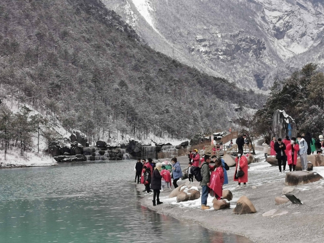 春节假日，玉龙雪山景区共接待游客5.36万人