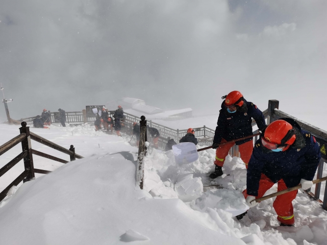春节假日，玉龙雪山景区共接待游客5.36万人