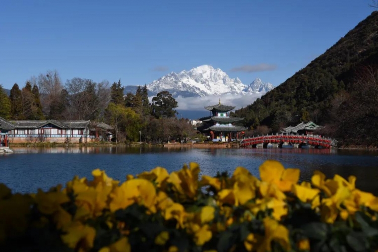 行摄云南 丽江黑龙潭：山水相映