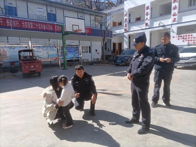 永胜县仁和派出所救助走失儿童 彰显为民情怀