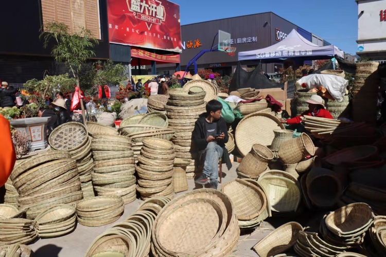 去逛棒棒会，探寻丽江今年最后的“年味”