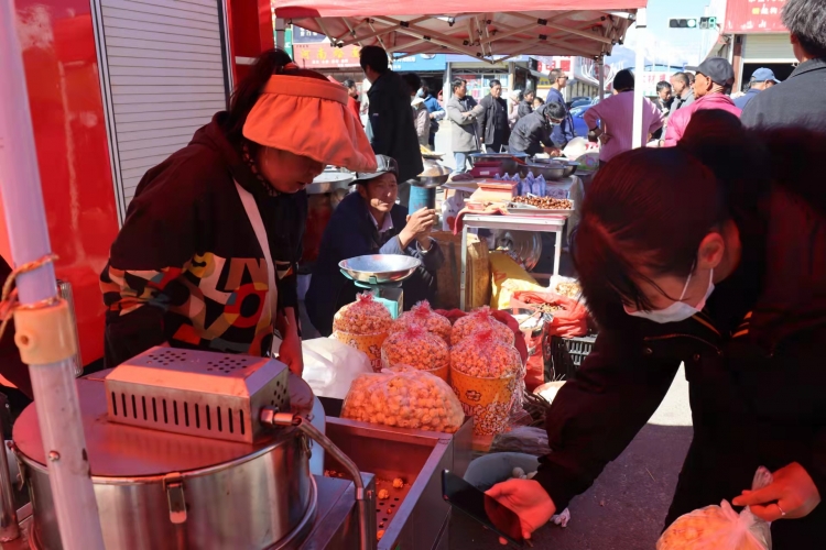 去逛棒棒会，探寻丽江今年最后的“年味”