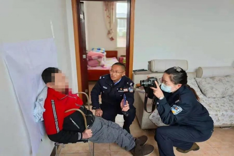 身份证到期“没有办法”去派出所，民警上门服务暖人心