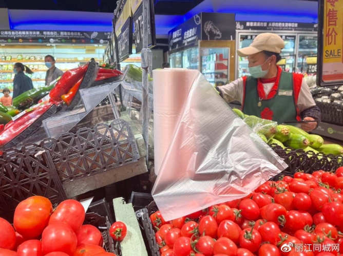 环保大行其道，丽江超市怎么还在用“塑料袋”？1.jpg