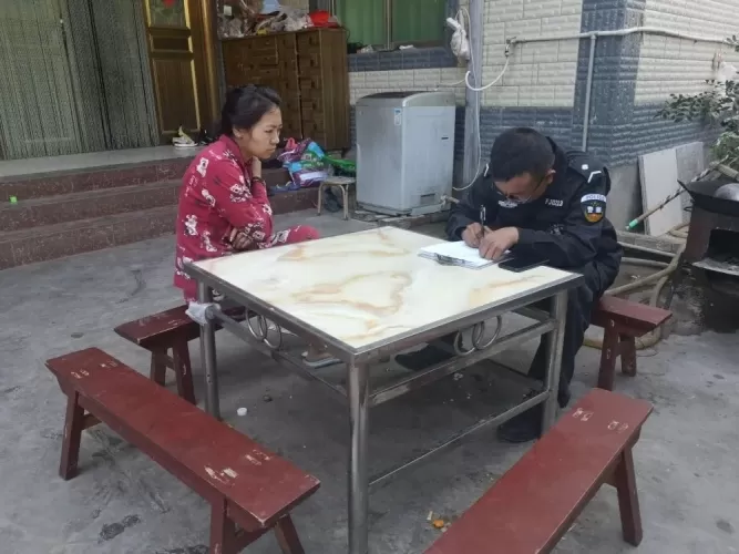 永胜县涛源、三川派出所入户走访辖区外籍人员