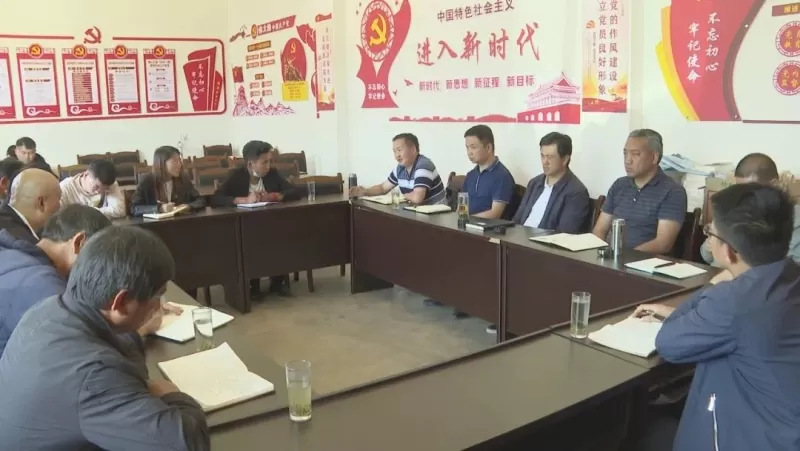 华坪县长和振到永兴乡船房乡调研