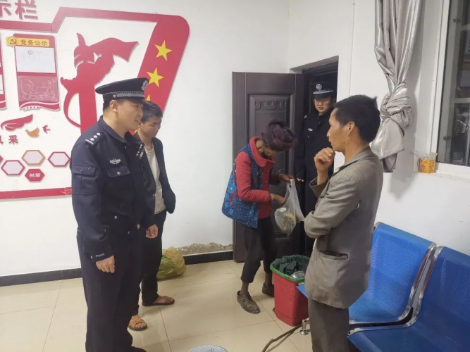 老人徒步30公里看望女儿 民警暖心助力