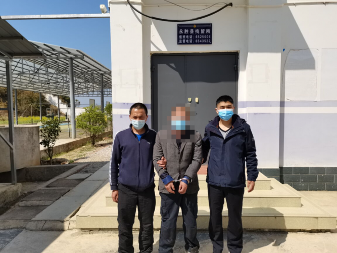 乱贴小广告？严惩！重罚！