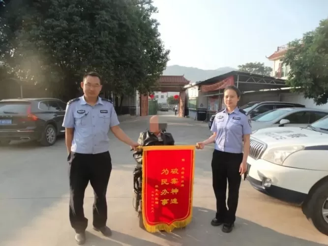 老人不慎遗失轮椅 华坪民警及时找回