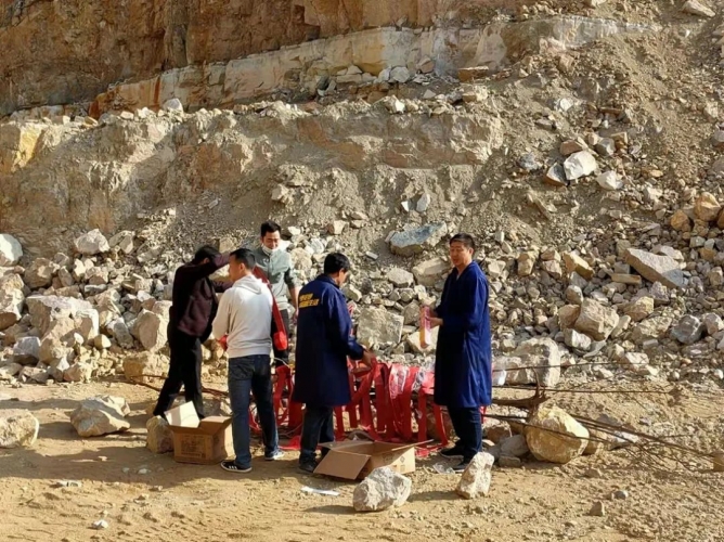 华坪县集中销毁一批非法烟花爆竹