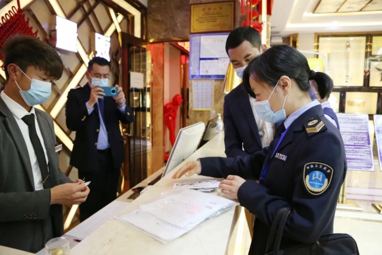 绷紧弦、不松懈！古城区强化娱乐场所疫情防控检查