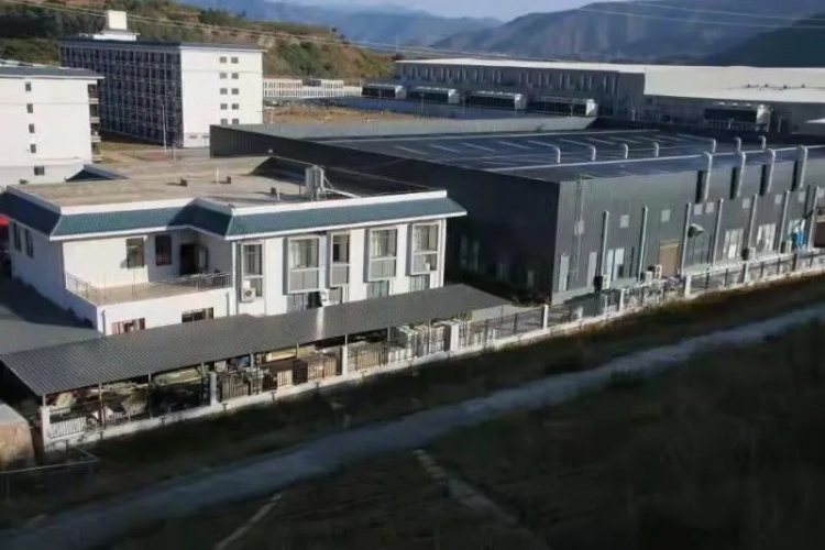 华坪县石英坩埚二期完成厂房建设 开始生产设备安装