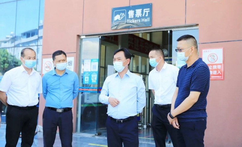 华坪县委书记王峥调研督导疫情防控工作